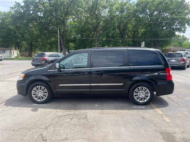 Chrysler Town & Country Touring-L 2013