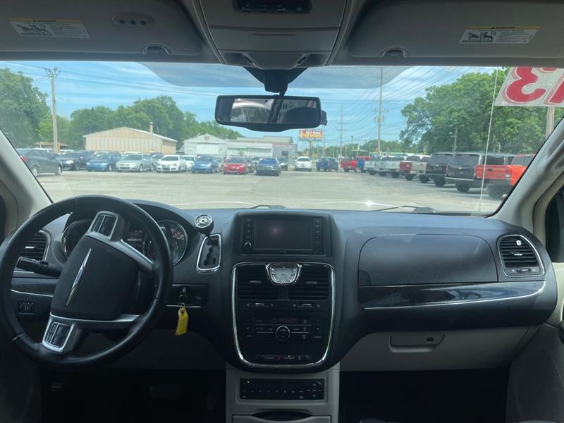 Chrysler Town & Country Touring-L 2013