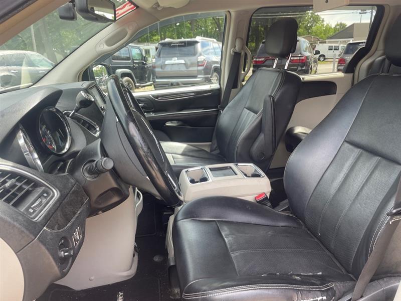 Chrysler Town & Country Touring-L 2013