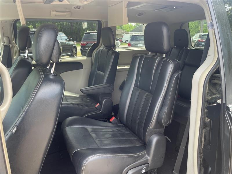 Chrysler Town & Country Touring-L 2013