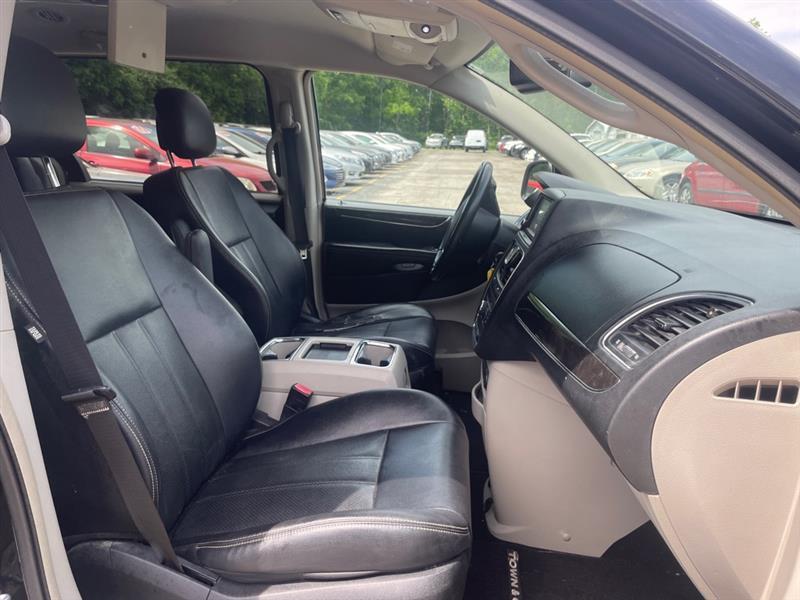 Chrysler Town & Country Touring-L 2013