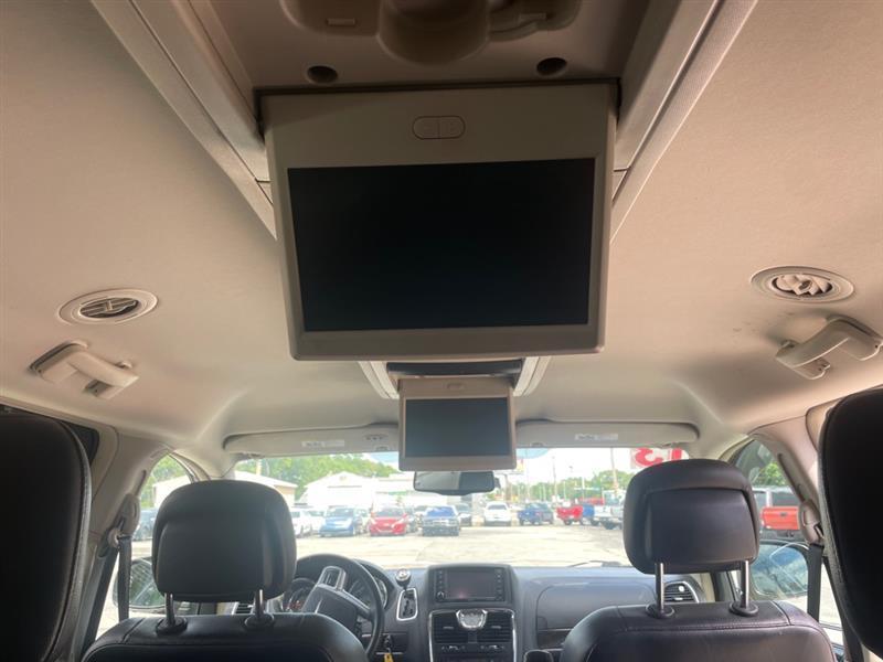 Chrysler Town & Country Touring-L 2013