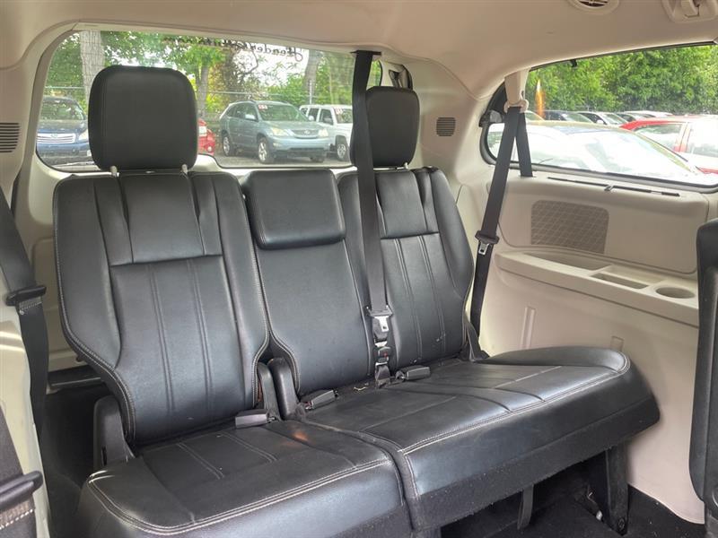 Chrysler Town & Country Touring-L 2013