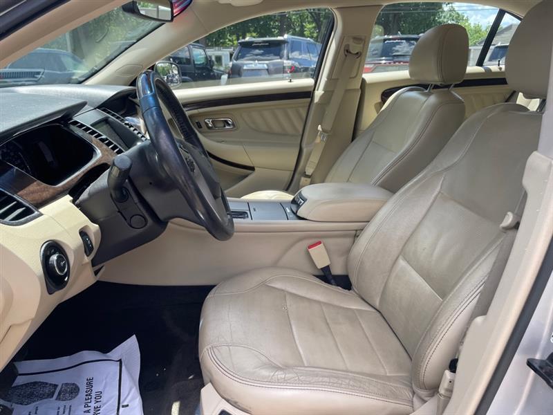 Ford Taurus Limited FWD 2014