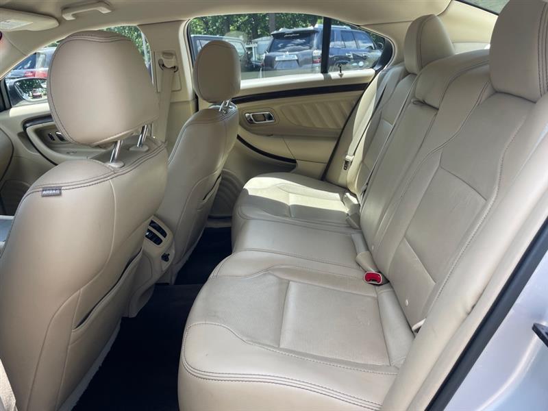 Ford Taurus Limited FWD 2014