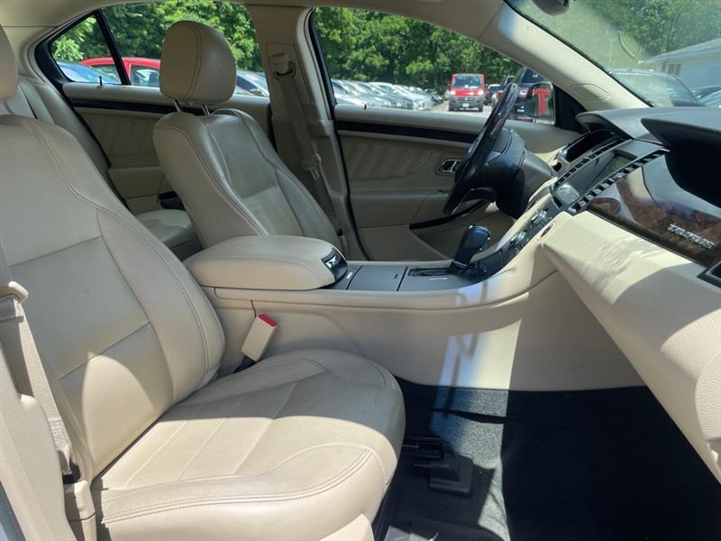 Ford Taurus Limited FWD 2014