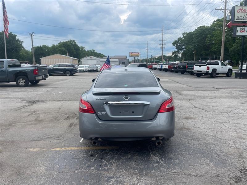 Nissan Maxima S 2009