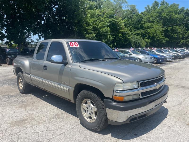 Chevrolet Silverado 1500 LT Ext. Cab 3-Door Short Bed 4WD 2000