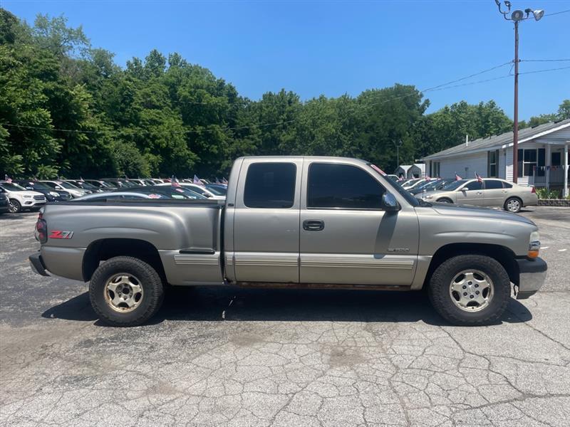 Chevrolet Silverado 1500 LT Ext. Cab 3-Door Short Bed 4WD 2000