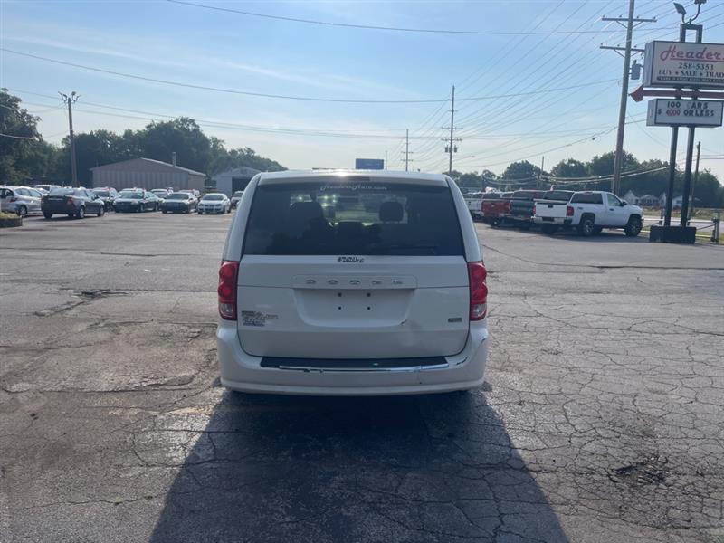 Dodge Grand Caravan SE 2012