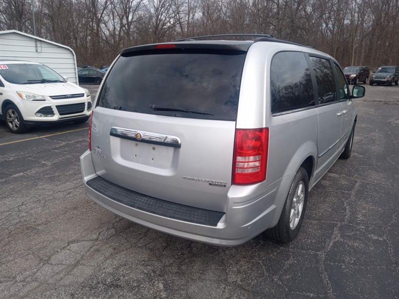Chrysler Town & Country Touring 2010