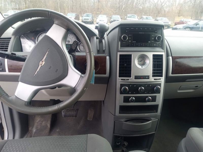 Chrysler Town & Country Touring 2010