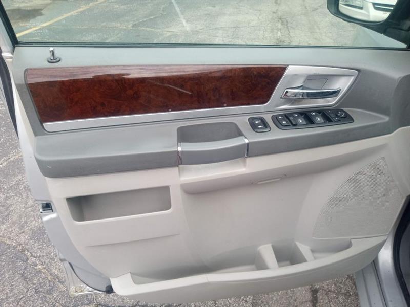 Chrysler Town & Country Touring 2010