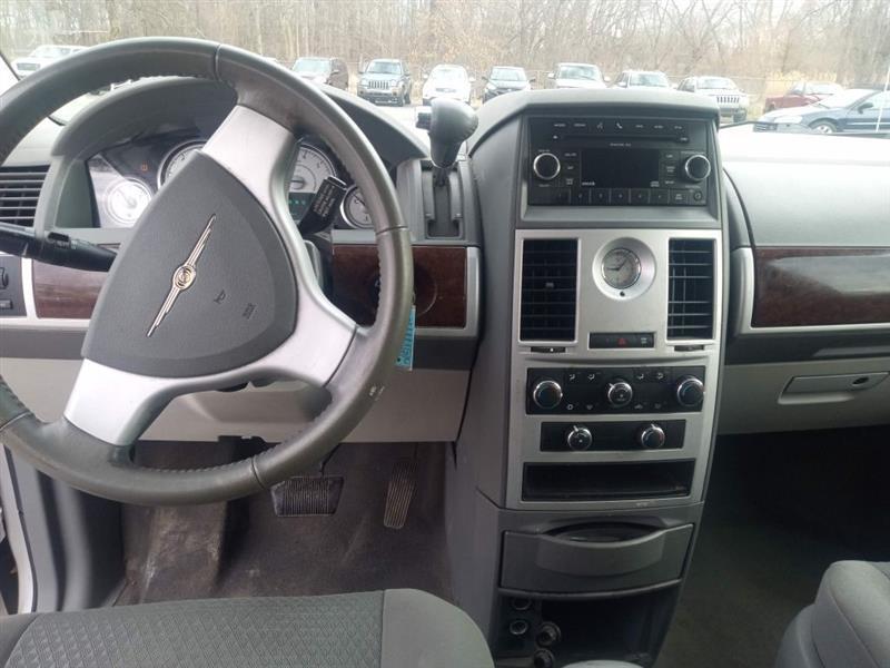 Chrysler Town & Country Touring 2010