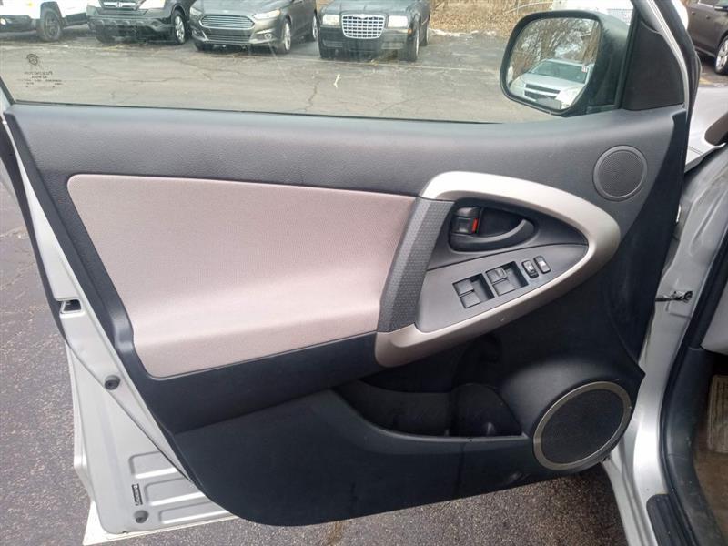 Toyota RAV4 Base I4 2WD 2007