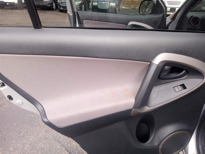 Toyota RAV4 Base I4 2WD 2007