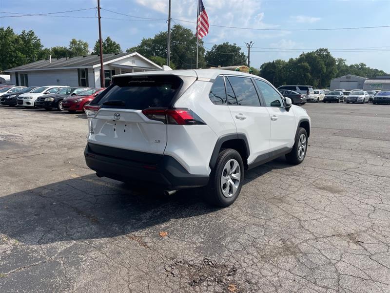 Toyota RAV4 LE 2022
