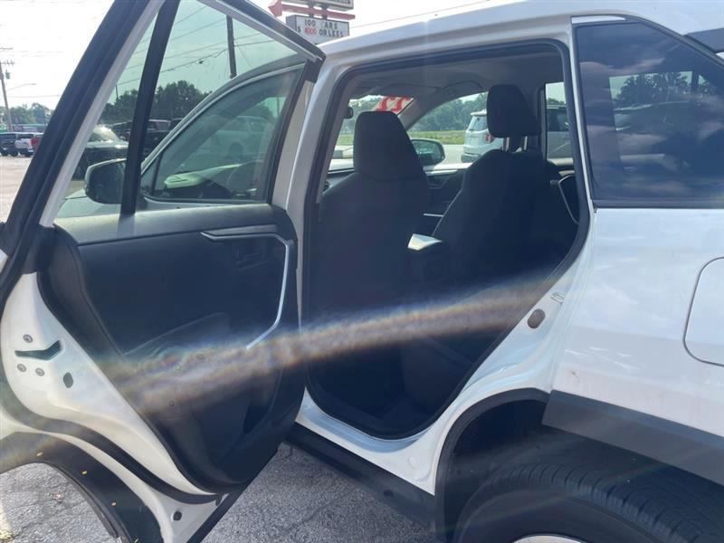 Toyota RAV4 LE 2022