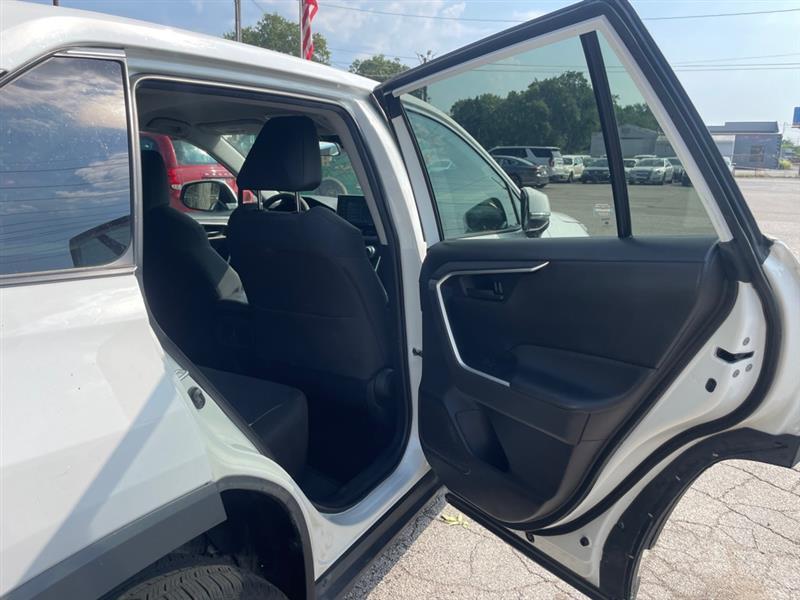 Toyota RAV4 LE 2022