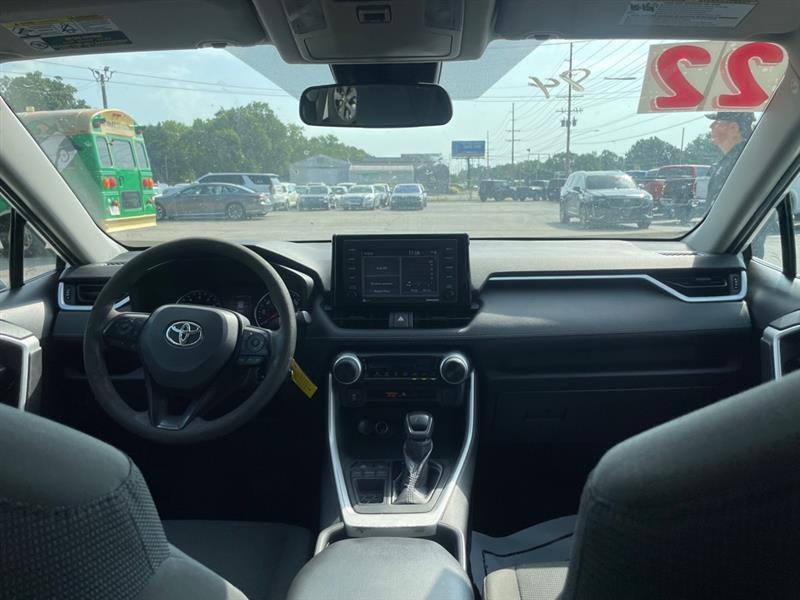 Toyota RAV4 LE 2022