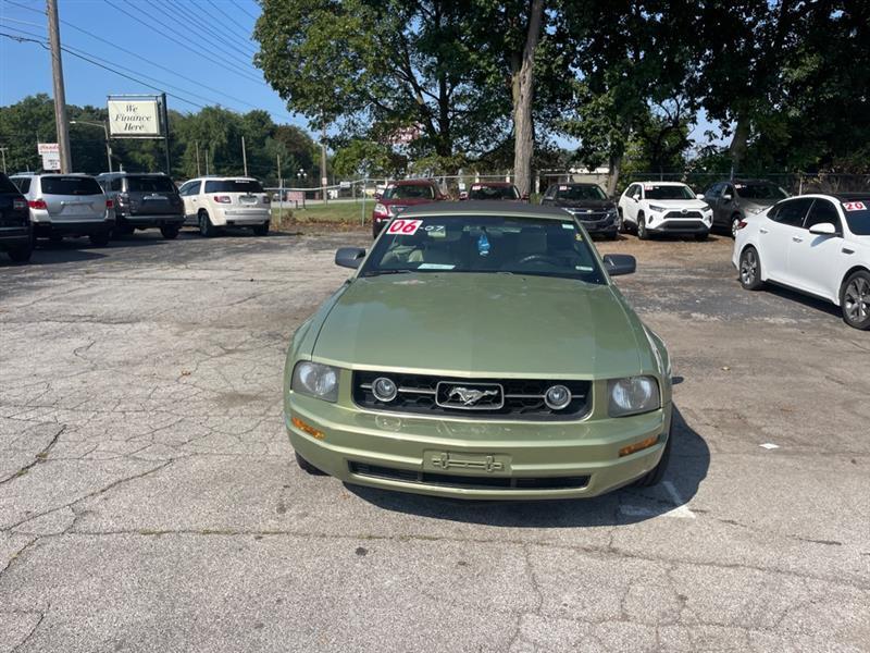 Ford Mustang V6 Deluxe Convertible 2006