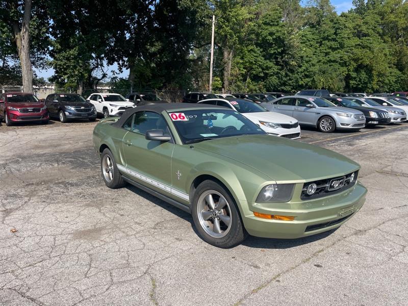 Ford Mustang V6 Deluxe Convertible 2006