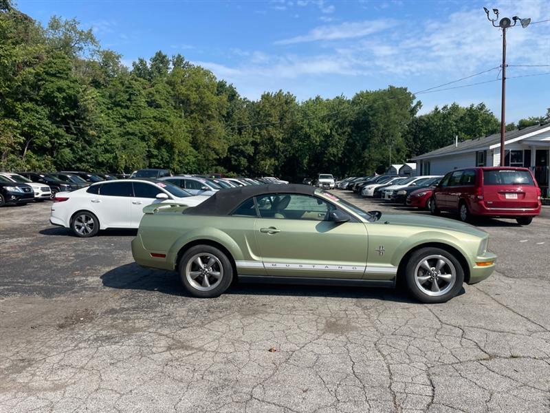 Ford Mustang V6 Deluxe Convertible 2006