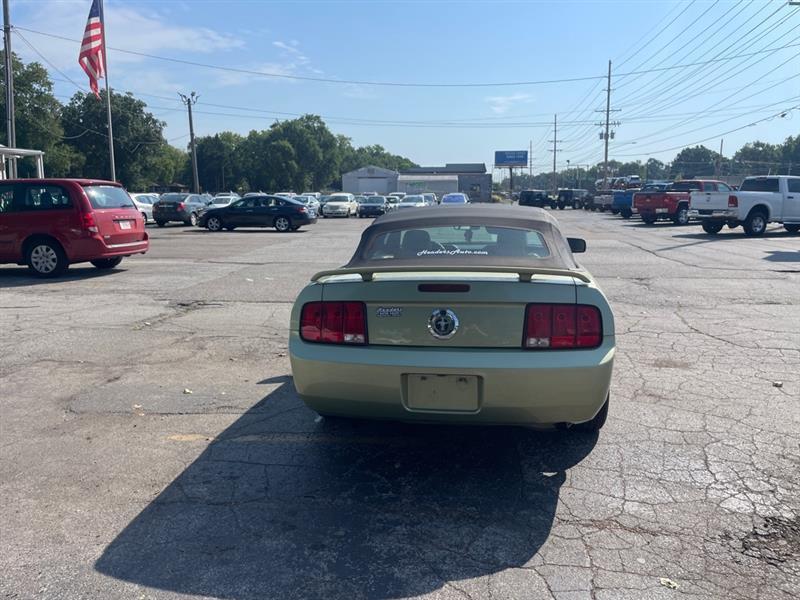 Ford Mustang V6 Deluxe Convertible 2006