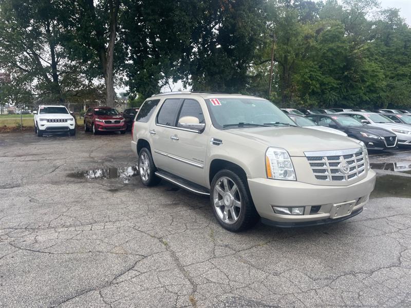 Cadillac Escalade AWD Luxury 2011