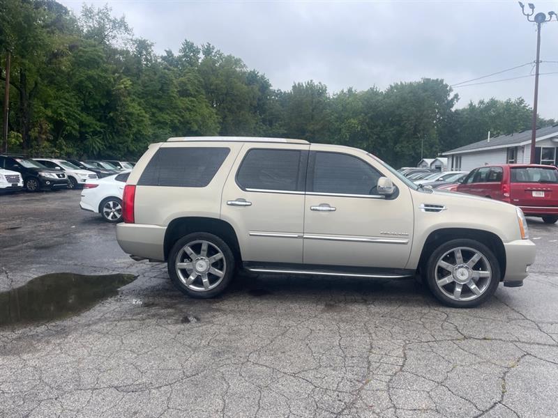 Cadillac Escalade AWD Luxury 2011