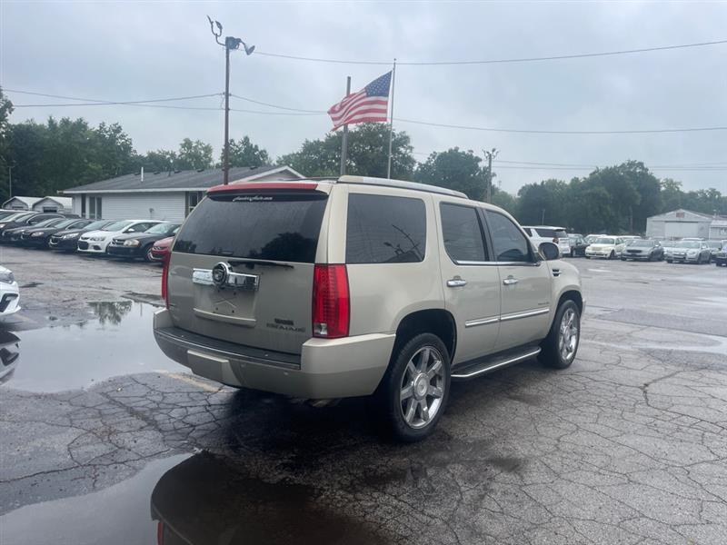 Cadillac Escalade AWD Luxury 2011