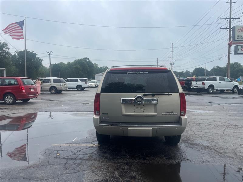 Cadillac Escalade AWD Luxury 2011