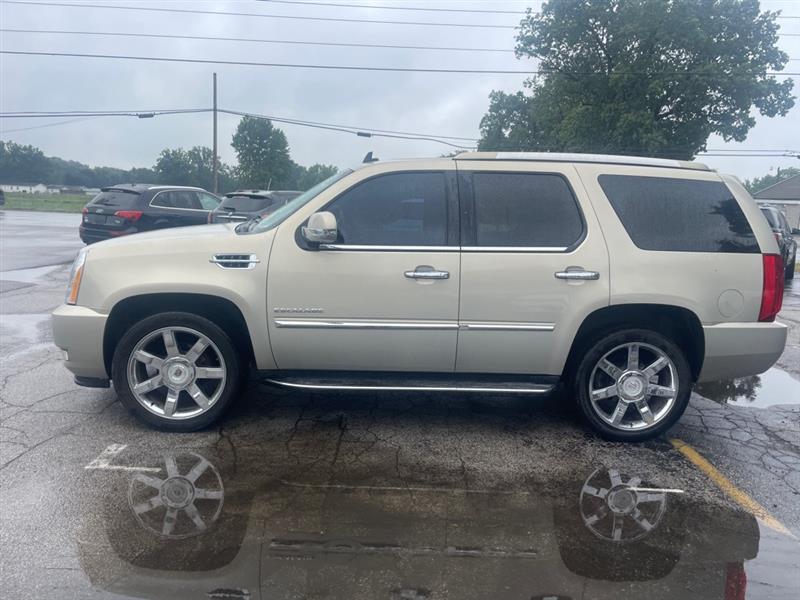 Cadillac Escalade AWD Luxury 2011