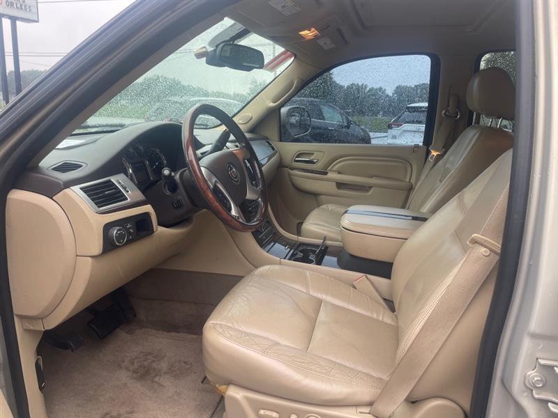 Cadillac Escalade AWD Luxury 2011