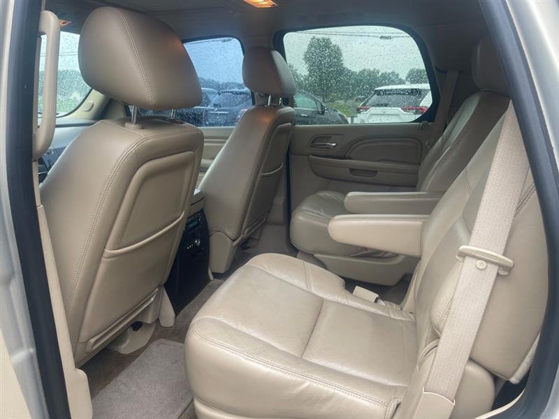 Cadillac Escalade AWD Luxury 2011