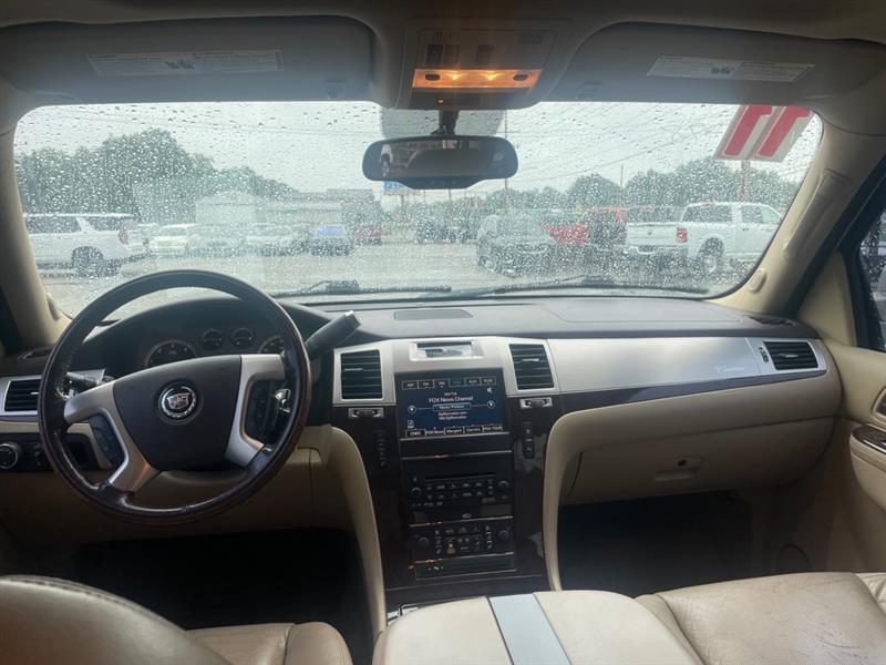Cadillac Escalade AWD Luxury 2011