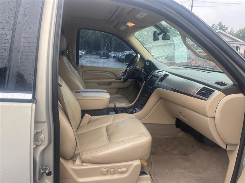Cadillac Escalade AWD Luxury 2011