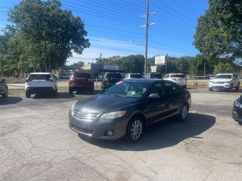 Toyota Camry SE 6-Spd MT 2010