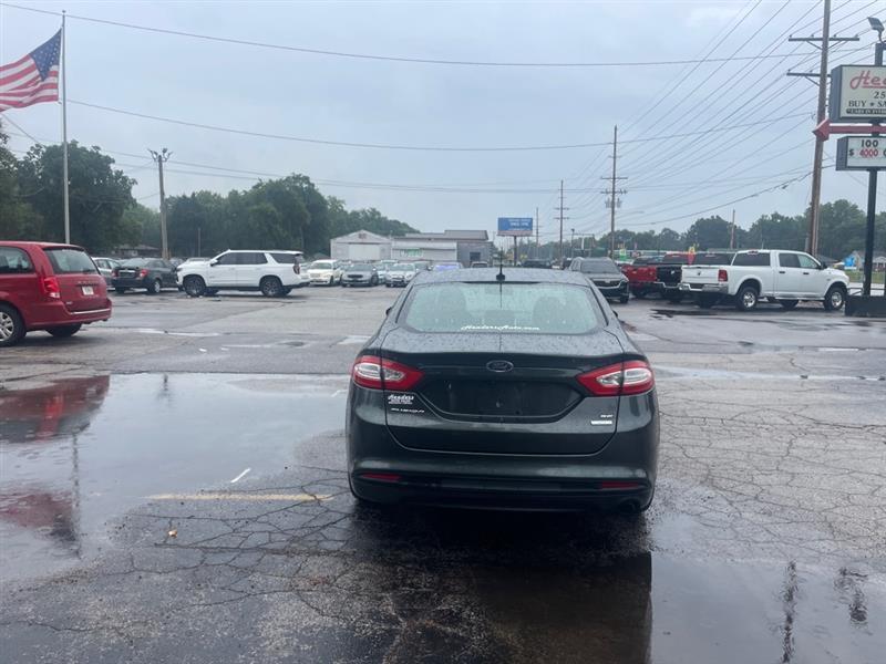 Ford Fusion SE 2015
