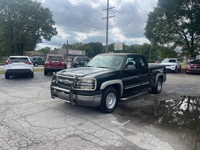 2005 Chevrolet Silverado 1500 LS Ext. Cab Short Bed 2WD