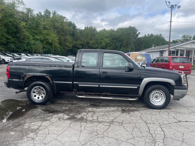Chevrolet Silverado 1500 LS Ext. Cab Short Bed 2WD 2005