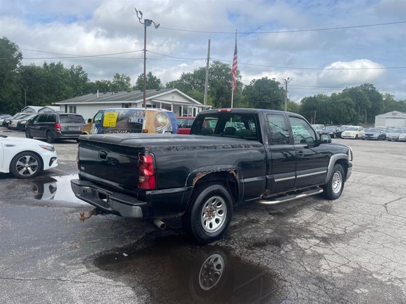 Chevrolet Silverado 1500 LS Ext. Cab Short Bed 2WD 2005