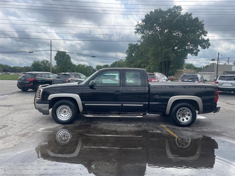 Chevrolet Silverado 1500 LS Ext. Cab Short Bed 2WD 2005