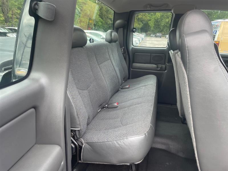 Chevrolet Silverado 1500 LS Ext. Cab Short Bed 2WD 2005