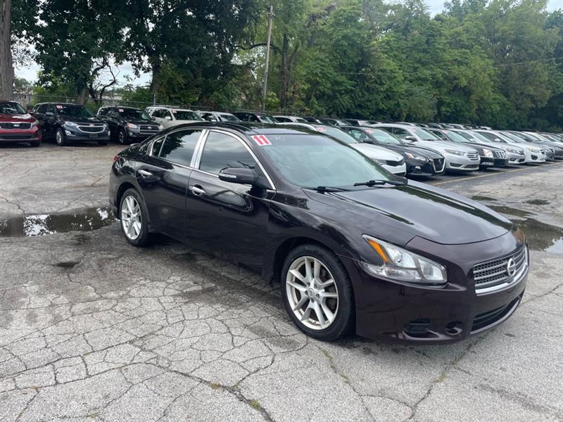 Nissan Maxima S 2011