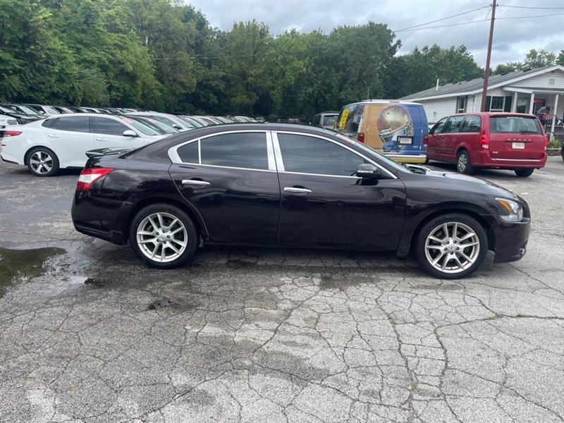 Nissan Maxima S 2011