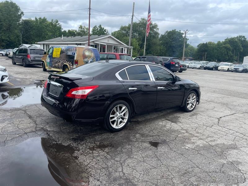 Nissan Maxima S 2011