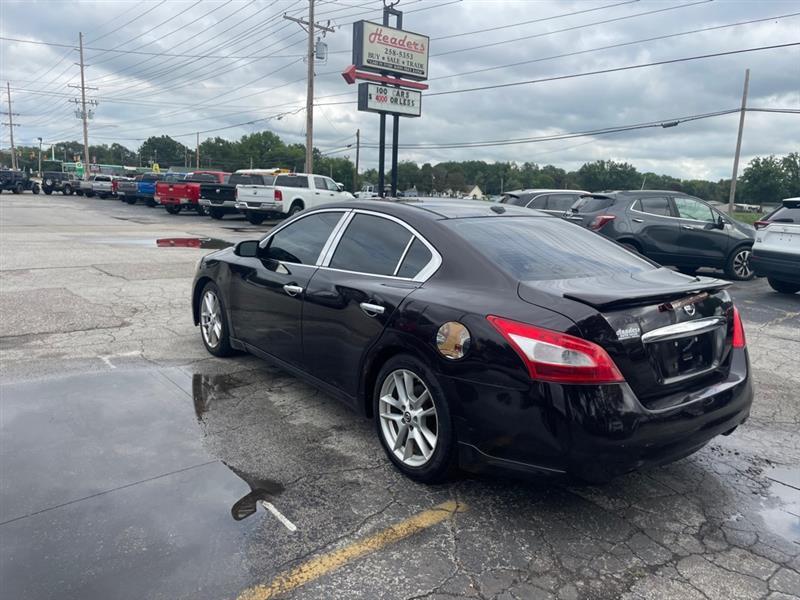 Nissan Maxima S 2011