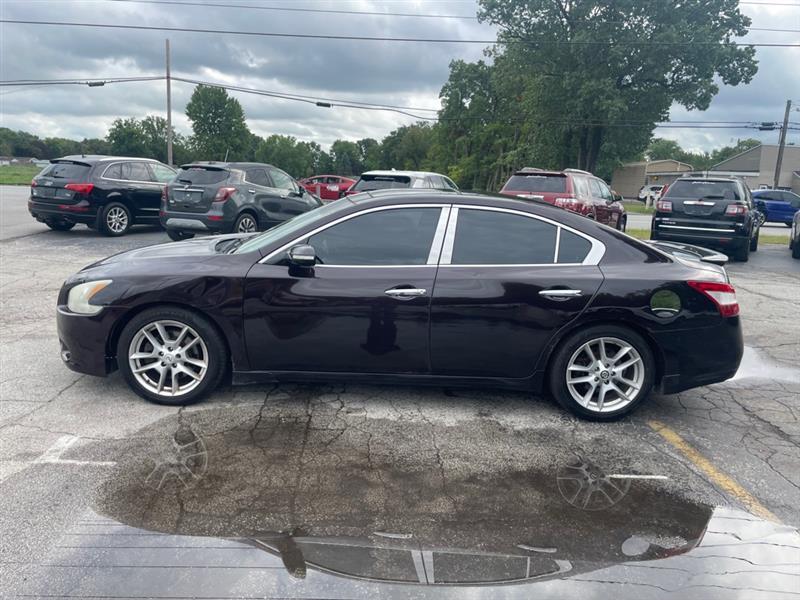 Nissan Maxima S 2011