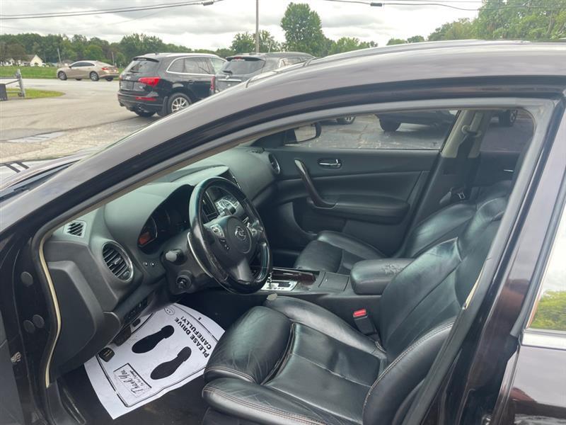 Nissan Maxima S 2011